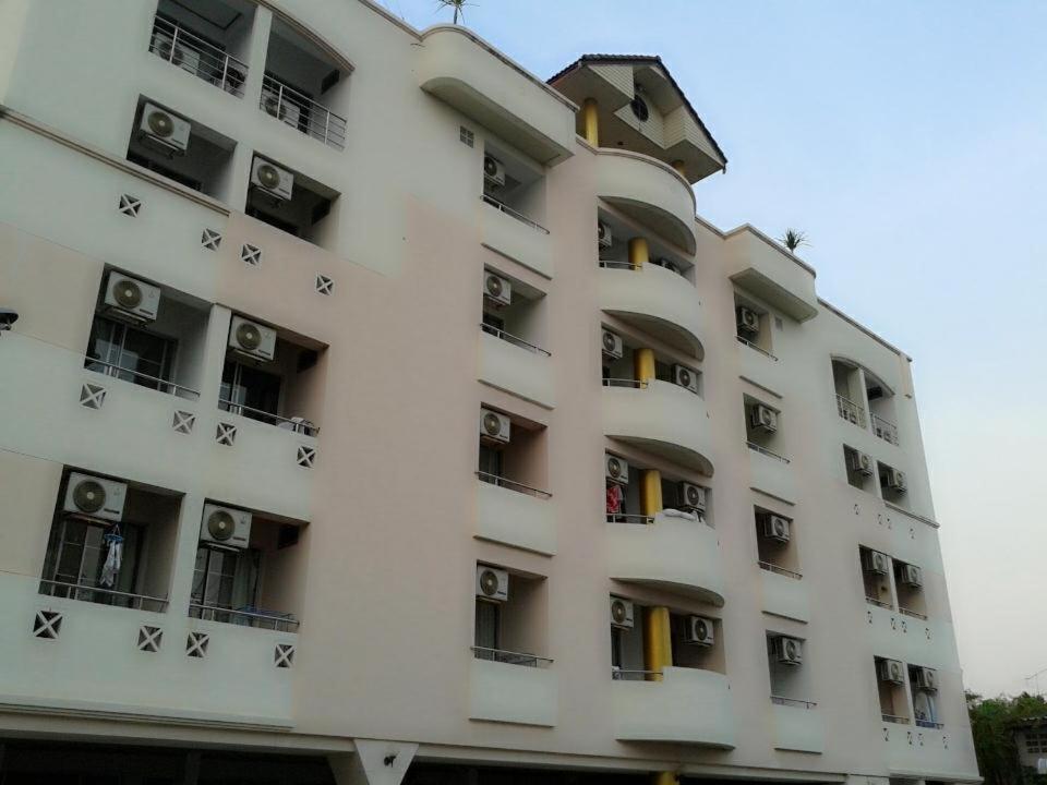 M In Korat Service Apartment Nakhon Ratchasima Extérieur photo